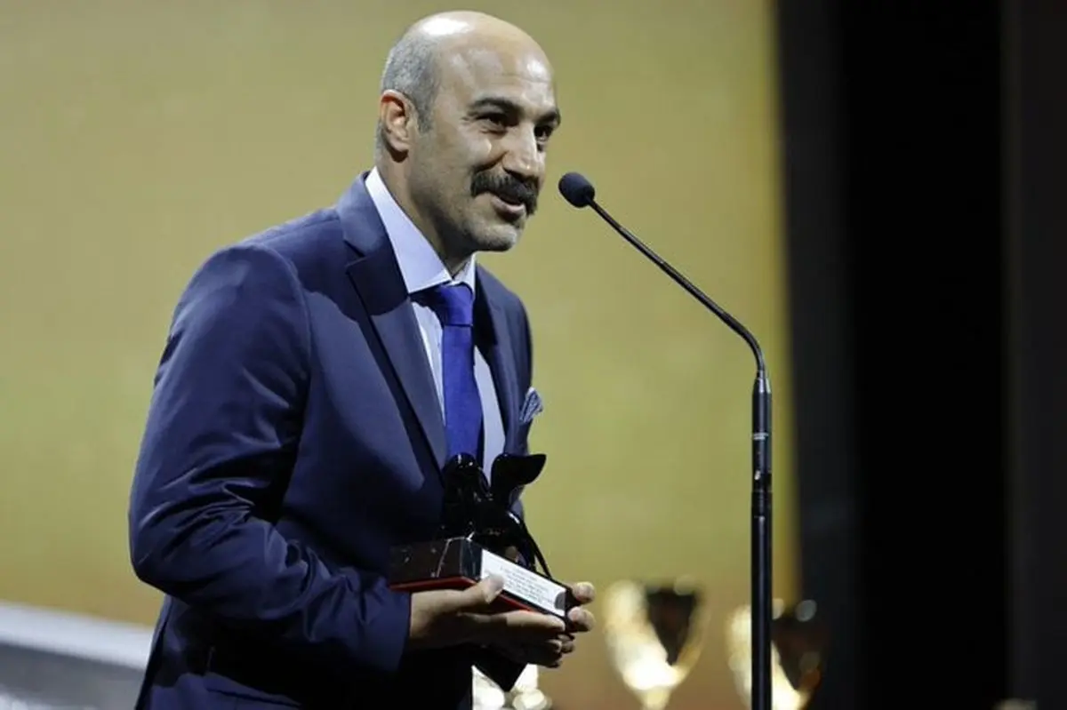 محسن تنابنده جایزه بهترین بازیگر مرد را در جشنواره ونیز دریافت کرد | لحظه دریافت جایزه محسن تنابنده + ویدئو