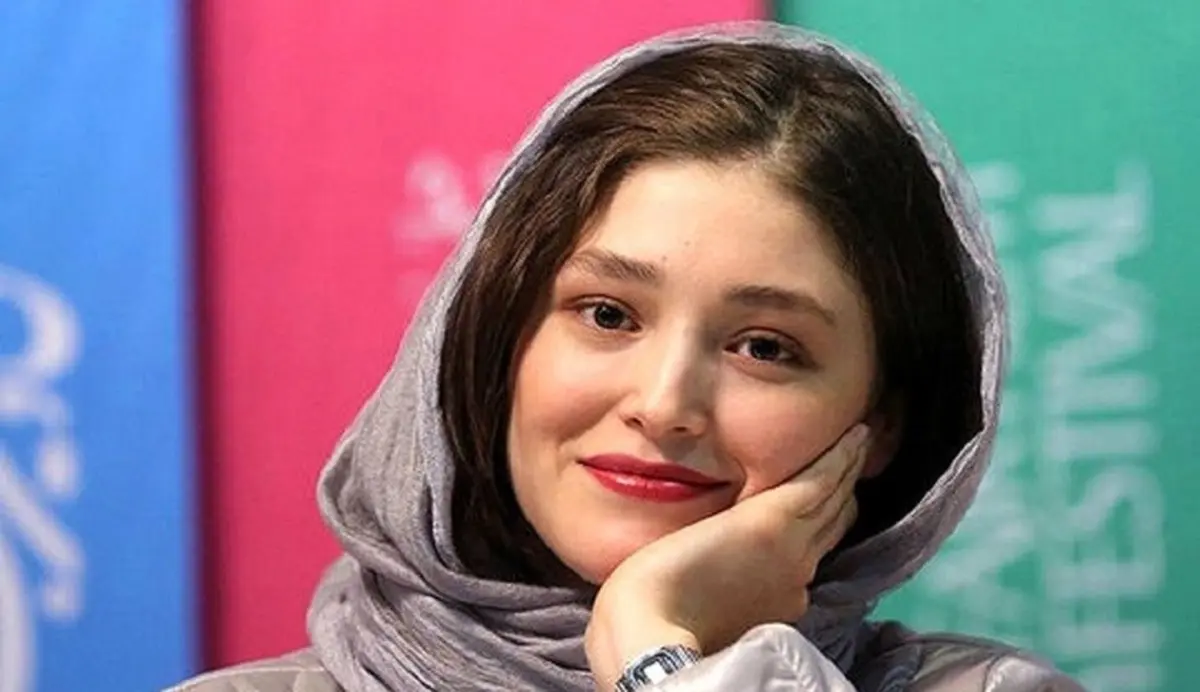 تیپ عجیب و غریب فرشته حسینی در ونیز ایتالیا جنجال ساز شد | رونمایی از لباس جنجالی همسر نوید محمدزاده 