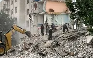 اصابت موشک به ساختمان ۵ طبقه | چندین نفر زیر آوار ماندند +ویدئو