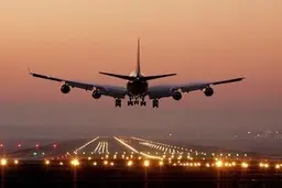 باد شدید مانع فرود پرواز استانبول _ تبریز شد