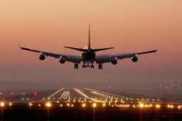 باد شدید مانع فرود پرواز استانبول _ تبریز شد