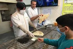 اقدام پسندیده نانوای قمی برای جلوگیری از انتشار ویروس کرونا + تصاویر