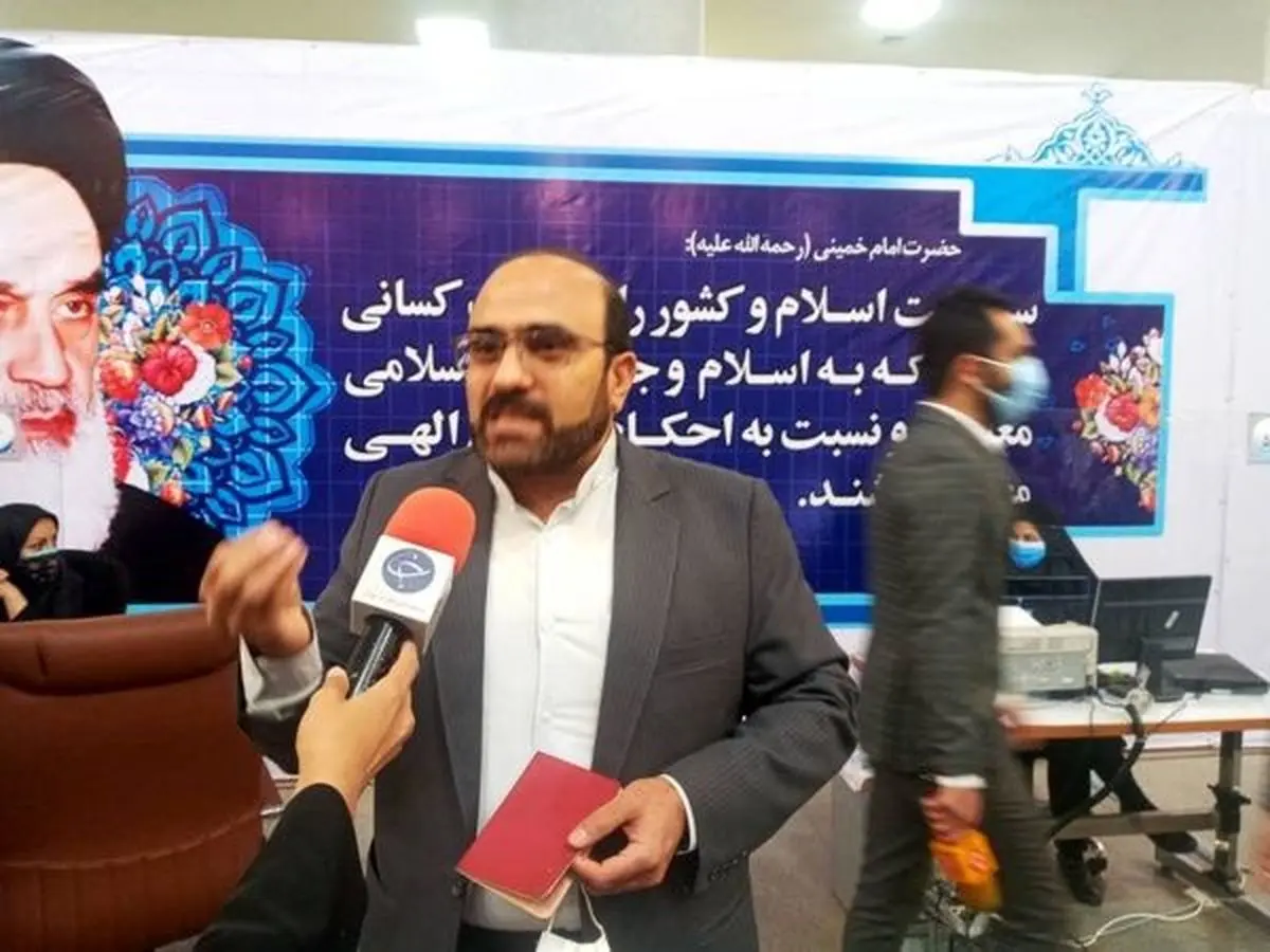  وهاب عزیزی در روز اول برای انتخابات ۱۴۰۰ ثبت‌نام کرد