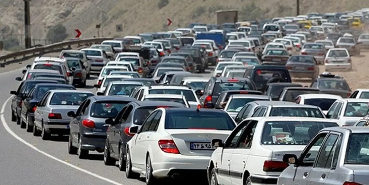 ترافیک   |   محورهای هراز و فیروزکوه استان سنگین و پر حجم در جریان است. 