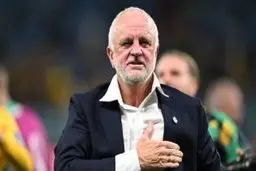 یک تکه کاغذ  در زمین فوتبال سرنوشت استرالیا را رقم زد! + عکس