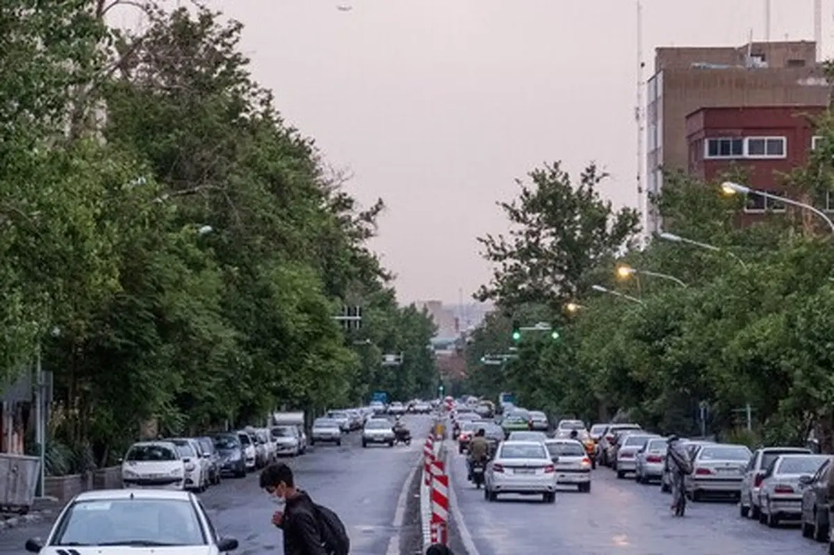 آسمان نیمه ابری با احتمال وقوع بارش در تهران
