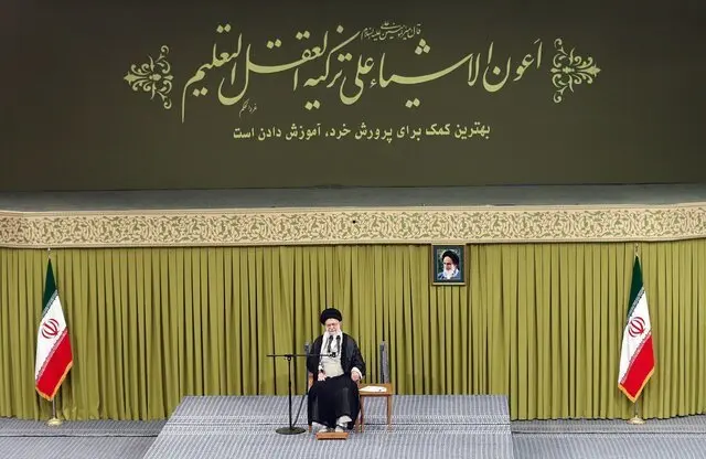 آغاز دیدار جمعی از معلمان کشور با رهبر انقلاب
