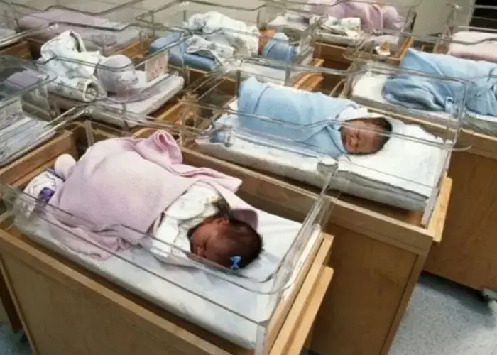 کاهش نرخ تولد چه عواقبی برای کشور دارد؟ | اثرات کاهش زادوولد