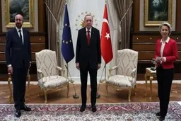 
رئیس کمیسیون اروپا:  چون زن بودم در سفرم به ترکیه، برایم صندلی نگذاشتند