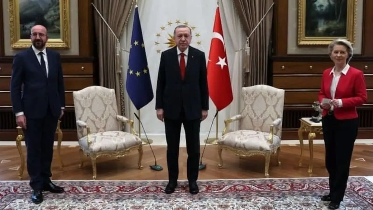 
رئیس کمیسیون اروپا:  چون زن بودم در سفرم به ترکیه، برایم صندلی نگذاشتند
