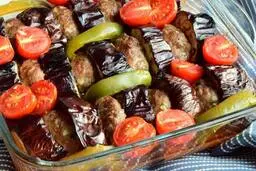 دیگه هرگز کباب تابه‌ای رو تکراری درست نکن! | طرز تهیه کباب با بادمجان! | اینو درست کنی انگشتات هم باهاش میخوری! + ویدئو