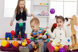 سه انقلاب تربیتی که کودک خجالتی را سفیر اجتماعی می کند