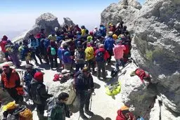 
وضعیت قرمز کرونا  دردماوند | کوهنوردان کرونا را جدی نگرفته‌اند
