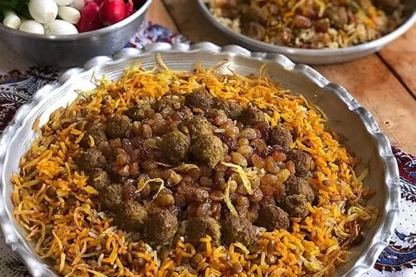 ناهار عدس پلو با گوشت قلقلی با این روش که میگم درست کن | طرز تهیه عدس پلو با گوشت قلقلی و کشمش به روش مجلسی