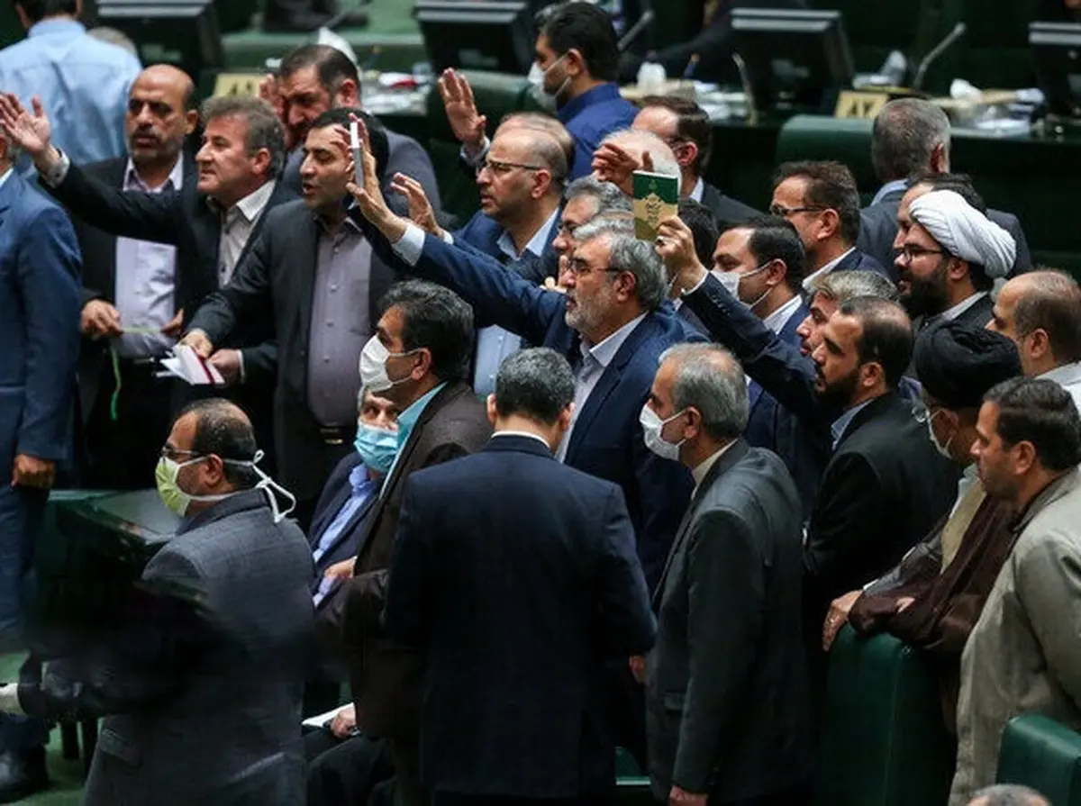 نماینده نطنز: برخی از نماینده ها، خانواده شان را هم با خود به سفر آوردند