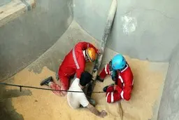 گیر کردن پای کارگر داخل آسیاب فلزی مرغداری دردسر ساز شد