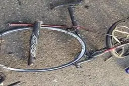 لحظه‌ی سقوط عجیب یک دوچرخه سوار از روی پل+ویدئو 