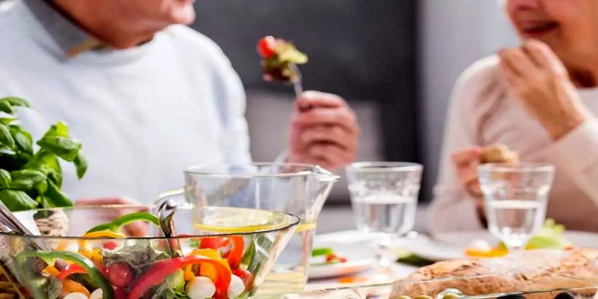 خوراکی های ممنوعه برای سالمندان 