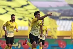 
 لیگ برتر  |  سپاهانی‌ها موقتا صعود کردند
