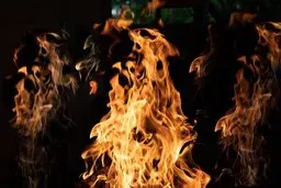 آتش سوزی عظیم در اهواز | سینما اهواز شعله ور شد