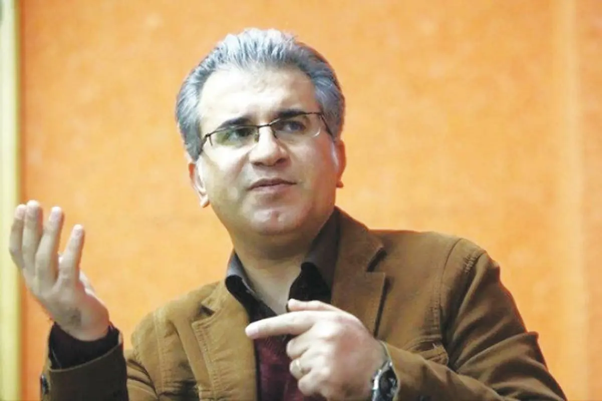 مهرآئین جامعه‌شناس روی آنتن زنده: جامعه گرفتار تمامیت خواهی و گرفتار استبداد است +فیلم