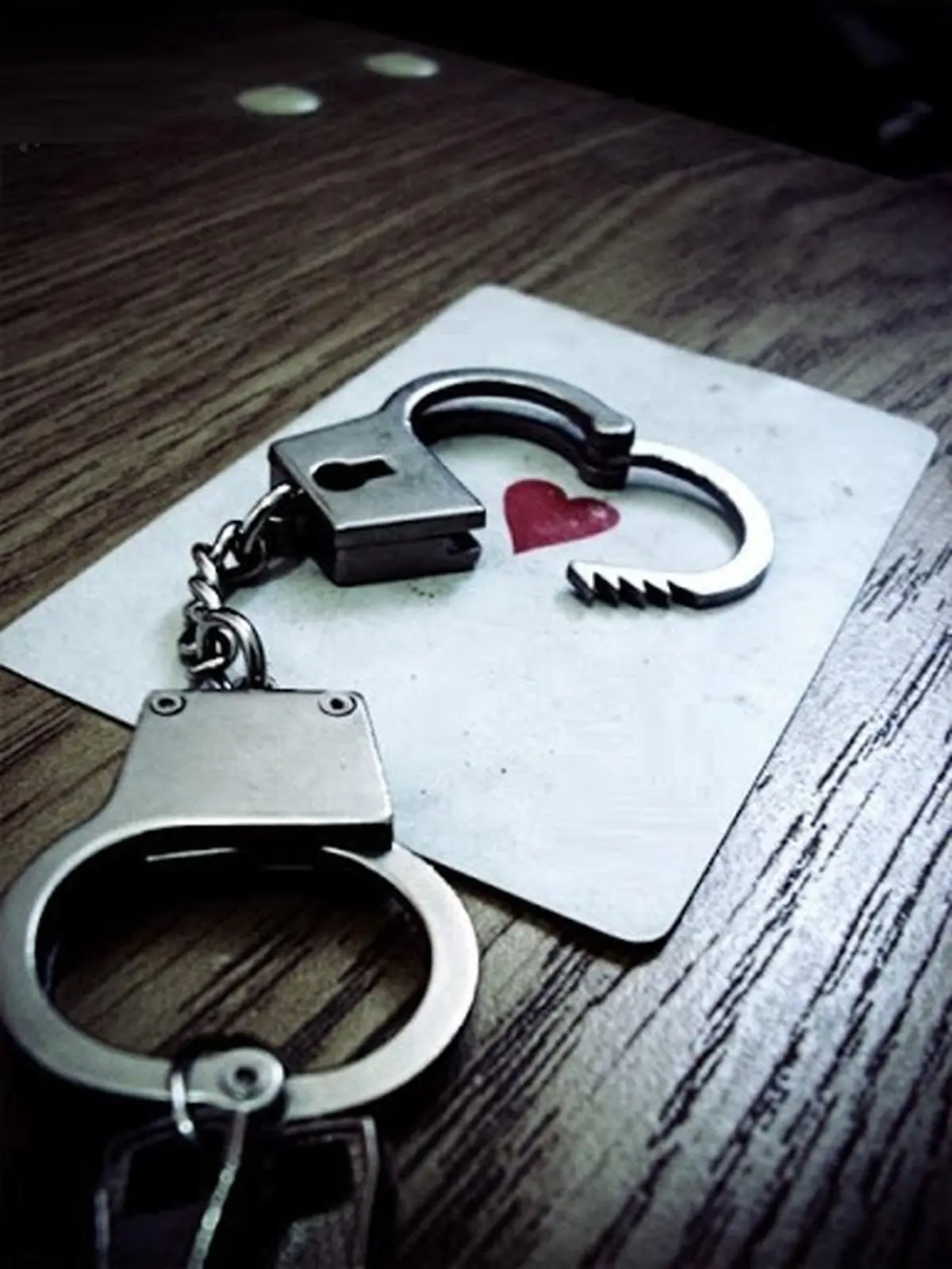 عشق از جنس آزادی است نه اسارت