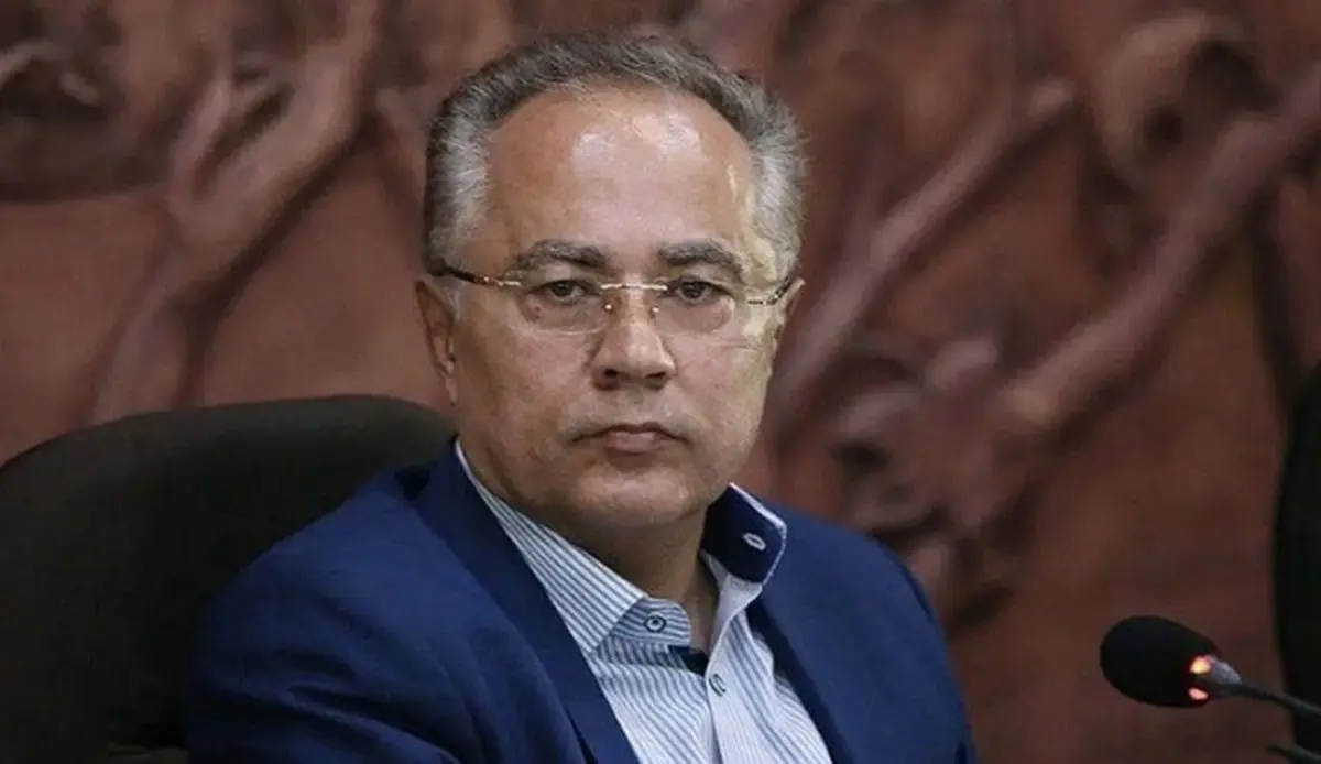 معاون پارلمانی رییس جمهور سفر رفته اما نه قطب جنوب!
