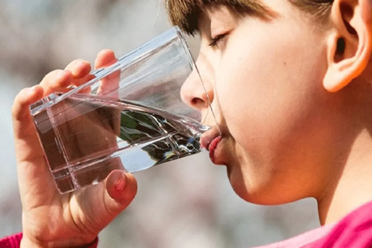 با نوشیدن آب پیش از غذا لاغر شوید