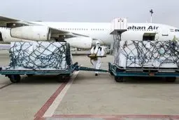 چهاردهمین محموله واکسن کرونا توسط هلال احمر وارد کشور شد |  مجموع واکسن های وارداتی هلال احمر به ۱۵ میلیون و ۹۶۰ هزار دوز رسید