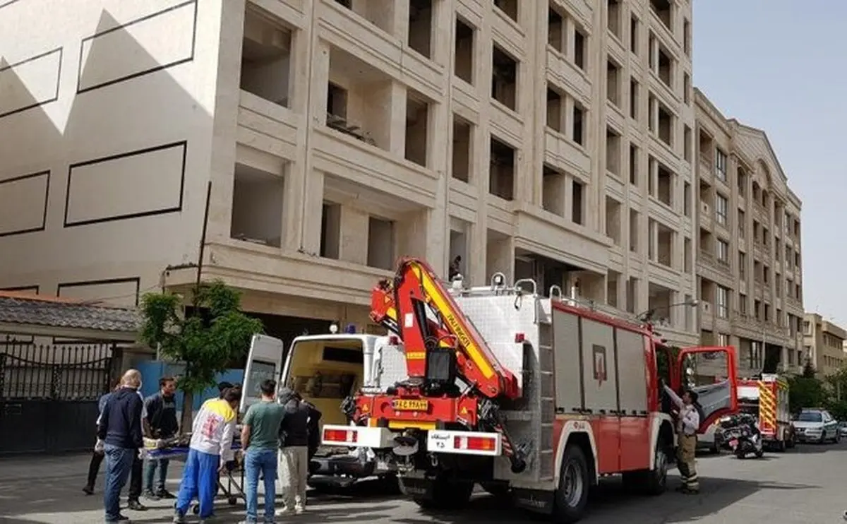  برج مسکونی ٢٣ طبقه در شیخ بهایی آتش گرفت