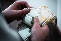 خبری مهم برای کارمندان از افزایش حقوق | افزایش حقوق کارکنان دولت در دست بررسی