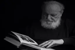 هوشنگ ابتهاج از کنار درخت ارغوان تشییع نمی شود | + ویدئو