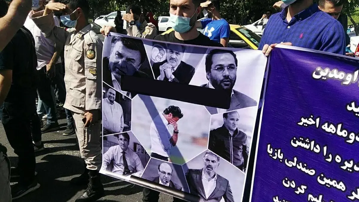 تجمع هواداران استقلال مقابل وزارت ورزش | شعار علیه مددی و در حمایت از مجیدی