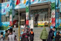 افزایش ۸برابری بستری در بیمارستان‌ها |  تسریع انتقال اُمیکرون با ادامه فعالیت حضوری مدارس
