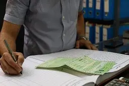 کمیسیون اصل نود مجلس: ثبت سند خودرو در دفاتر اسناد رسمی ضرورتی ندارد
