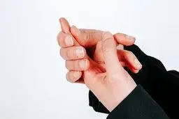 سردی دست و پا را خیلی جدی بگیرید | به این بیماری خاص دچارید!