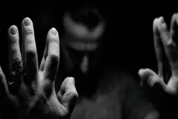 تجاوز یک زن جوان به چندین مرد | یک‌زن جوان ۲۵ ساله به چندین مرد تجاوز کرد