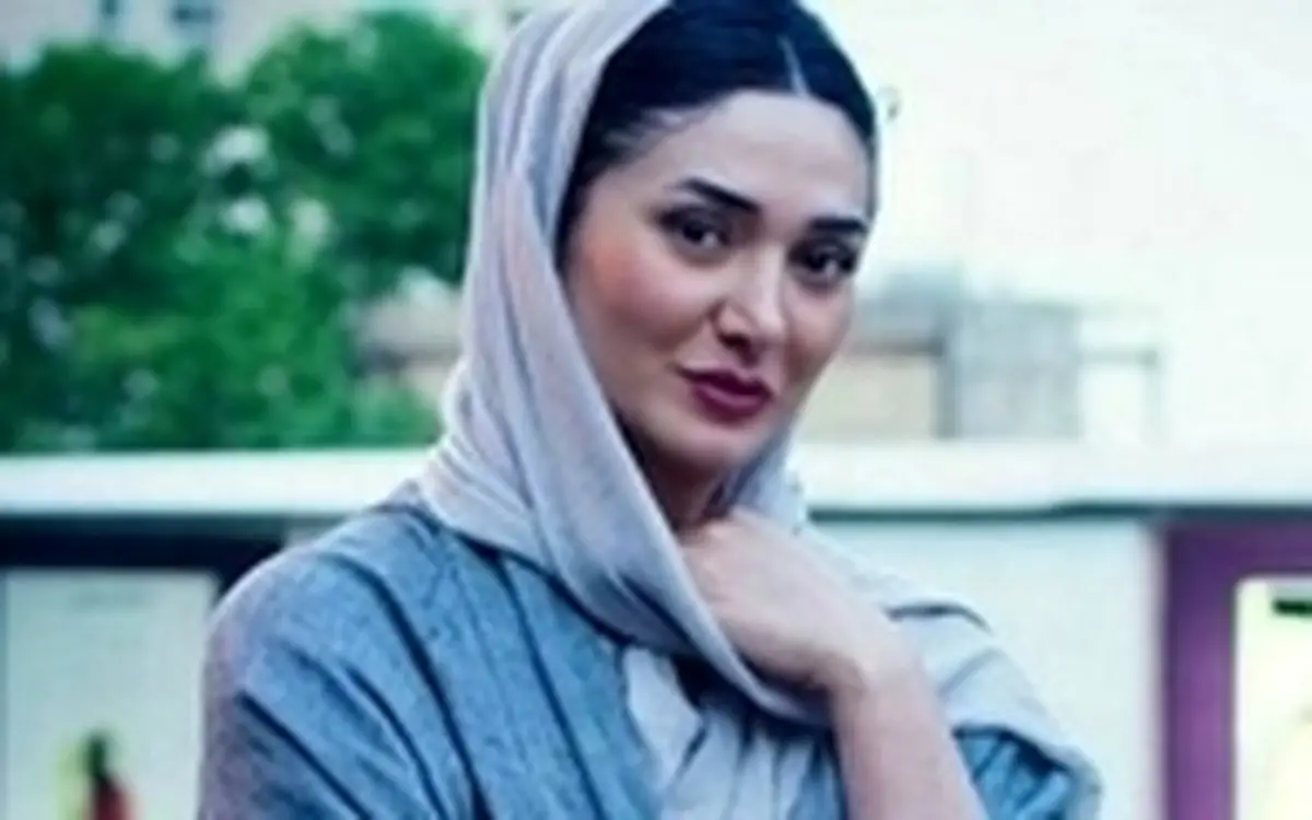 “مینا وحید” به زور جلوی اشکش را گرفت
