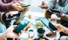 فوبیای نسل z  از پاسخ دادن به تلفن برای چیست | ترس از تماس؛ فوبیای پنهان نسل Z