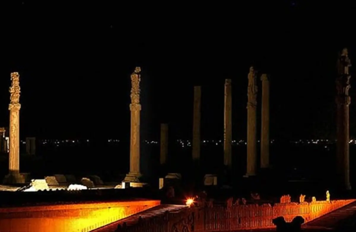 

مجموعه جهانی تخت‌جمشید نورافشانی می‌شود
