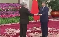 رحمانی فضلی استوارنامه‌اش را به رئیس‌جمهور چین تسلیم کرد