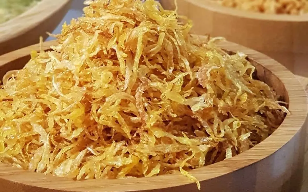 ترفند درست کردن پیاز داغ رستورانی ترد + ویدیو 