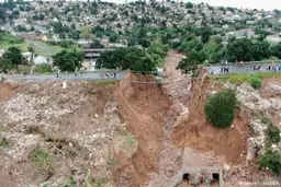 ۳۴۰ نفر تلفات سیل در آفریقای جنوبی تاکنون