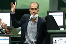 سوپر انقلابی ها باید پاسخگوی شرایط کشور باشند؛ اما با کمال پررویی چماق حذف و تهمت به دست گرفته اند!