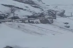 لحظه سقوط بهمن در محدوده‌ی گچسر+ویدئو