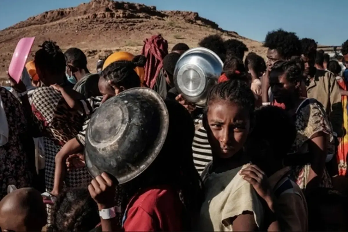 صف توزیع غذا در اردوگاه آوارگان جنگی اتیوپی