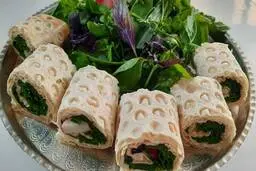 یه عمر نون و پنیر رو اشتباه لقمه می‌گرفتید | با این ترفند دیگه محتویات لقمه نمیریزه بیرون و همیشه تر و تازه میمونه! + ویدئو