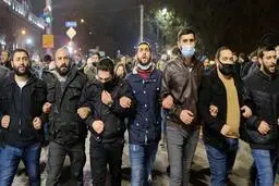ارمنی‌های خشمگین در خیابان‌های ایروان خواهان استعفای پاشینیان شدند