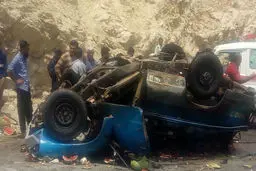 تصادف وحشتناک نیسان آبی | راننده در آتش سوخت + ویدئو