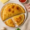 طرز تهیه پیتزا کالزونه | بیا بهت طرز تهیه پیتزا با خمیر هزارلا رو یاد بدم! +ویدئو